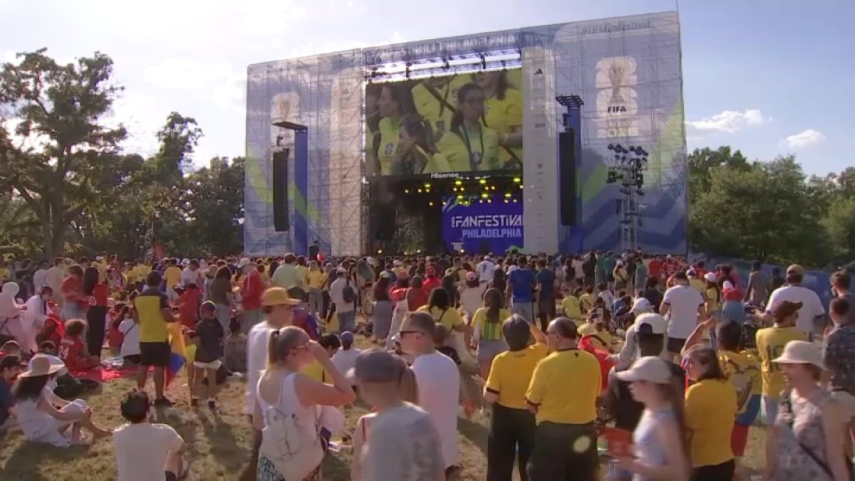 Fan Fest organizers work to reduce long lines for viral bracelet – NBC10 Philadelphia