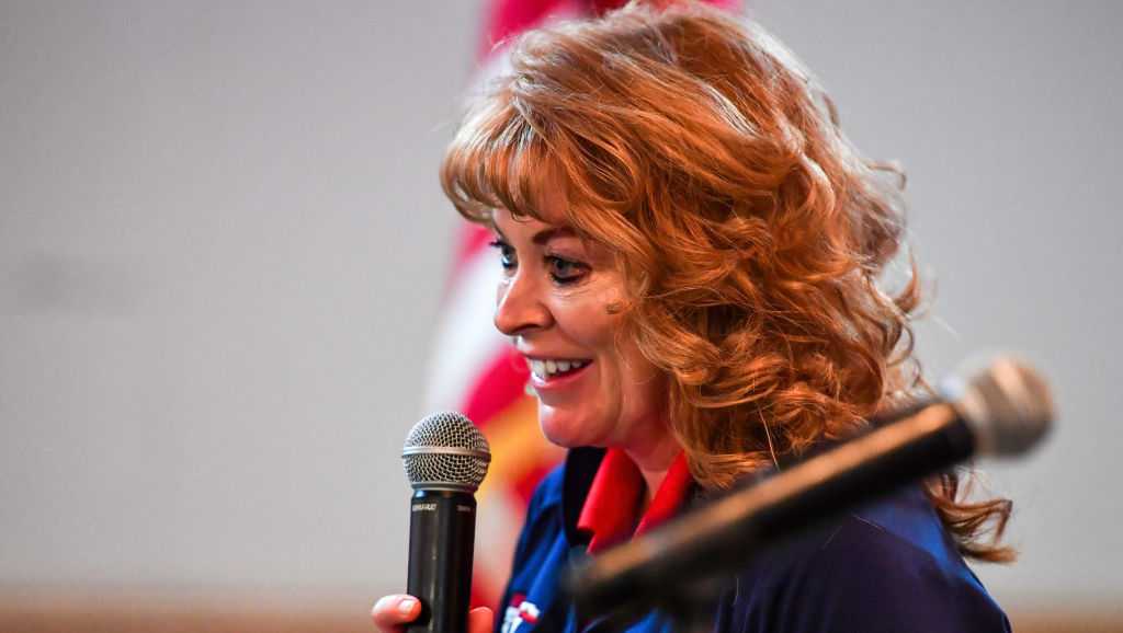 Pa. gubernatorial candidate Stacy Garrity hosts listening session on data center development