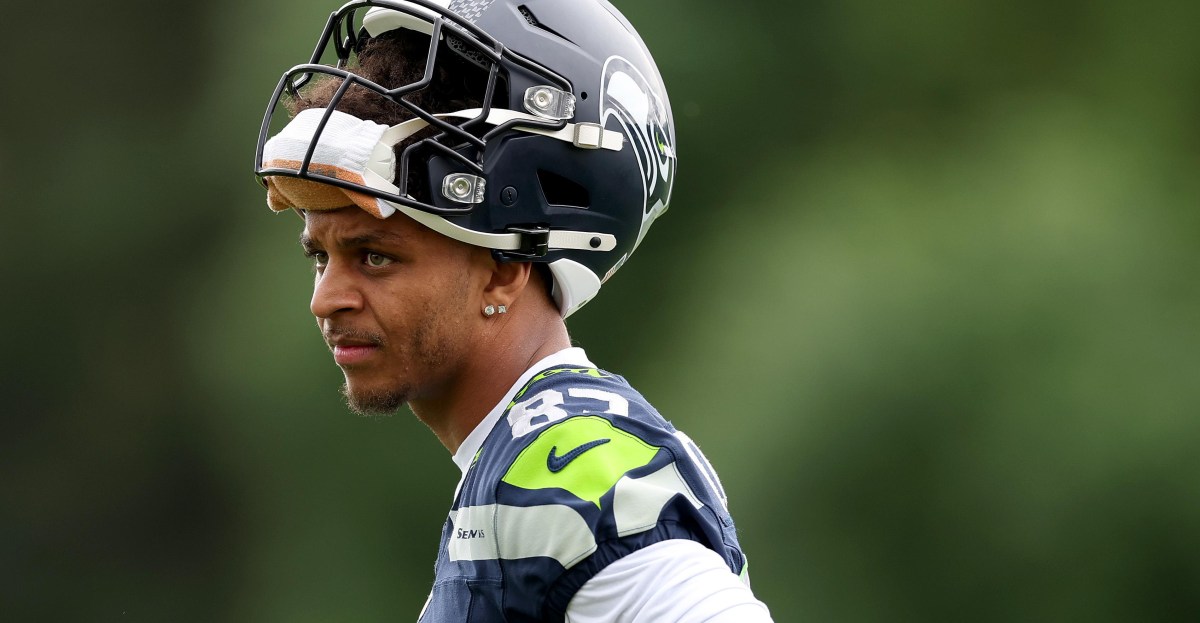 Steelers sign former Seahawks wide receiver