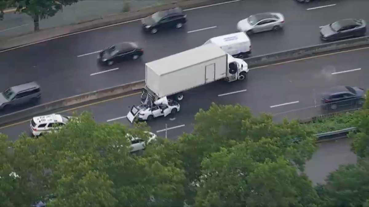 Crash causes traffic delays on I-76 westbound in Grays Ferry – NBC10 Philadelphia