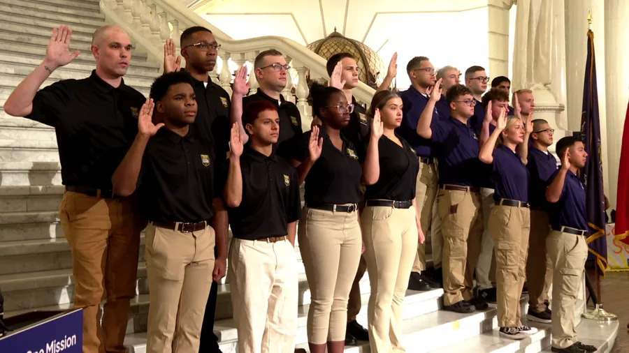 National Guard swears in 18 at Pennsylvania State Capitol
