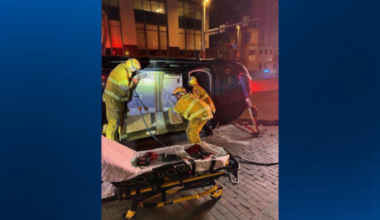 2 people rescued from rollover crash in Downtown Pittsburgh