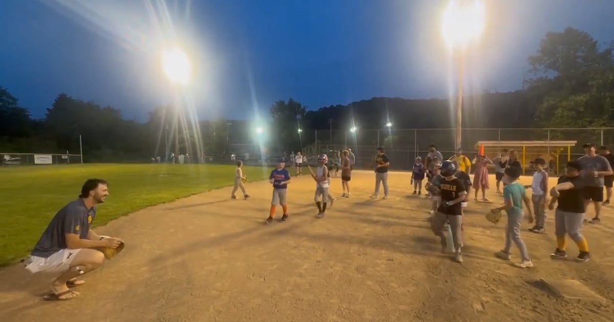 Pirates pitcher Paul Skenes plays catch at a Pittsburgh-area little league practice for hours
