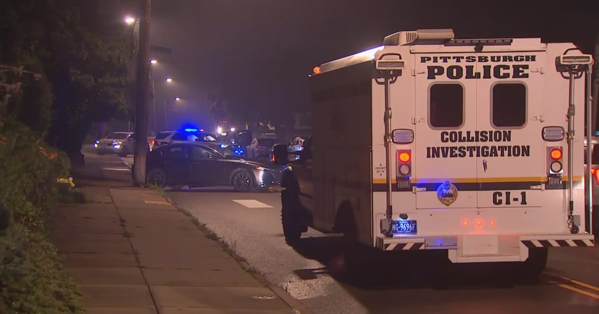 Pittsburgh Police vehicle reportedly involved in crash; 2 taken to hospital