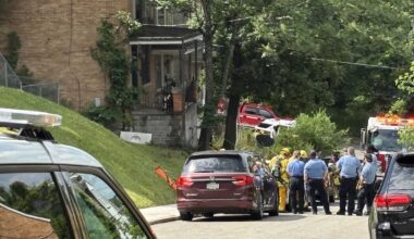 SWAT responds to man barricaded inside Pittsburgh home