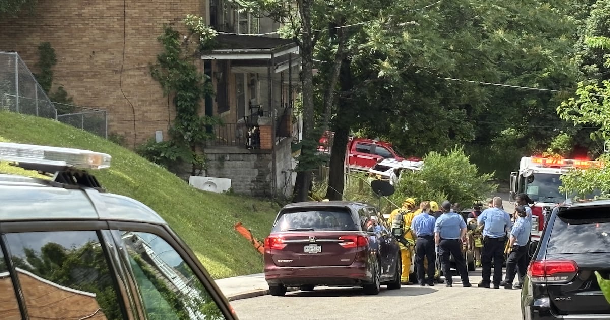 SWAT responds to man barricaded inside Pittsburgh home
