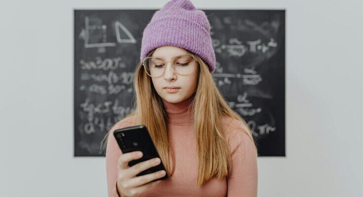 Cell Phone Ban Bill Advances as Pennsylvania Joins National Trend