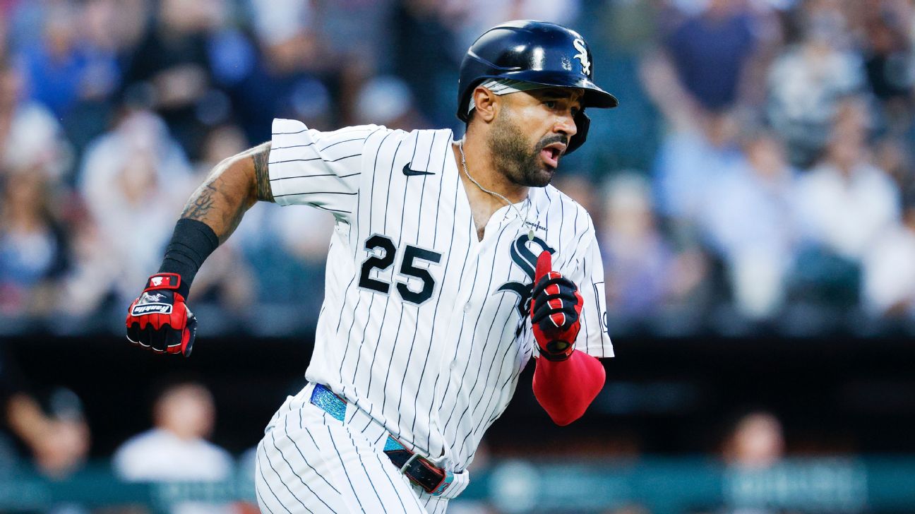 Phillies add outfield depth, acquire veteran Hill from White Sox