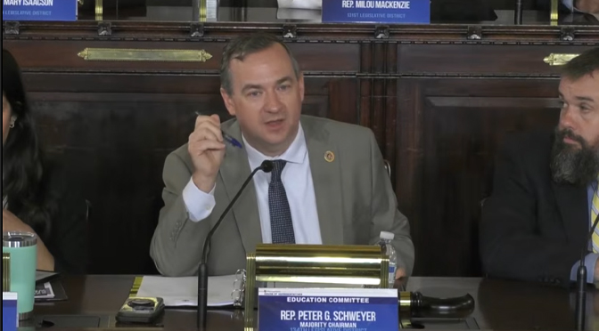 Schweyer’s Cyber Student Safety Act moves out of committee