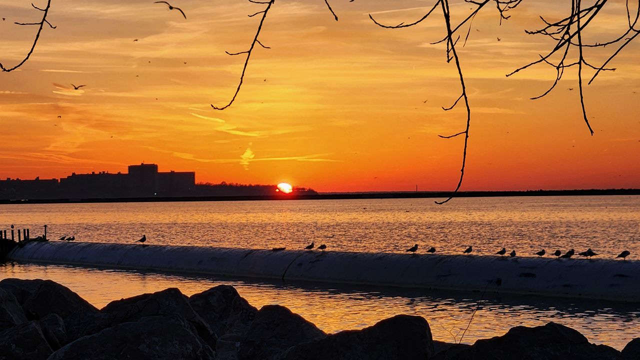 The sun sets over Lake Erie in Edgewater, Ohio. (Spectrum News 1/Lydia Taylor)