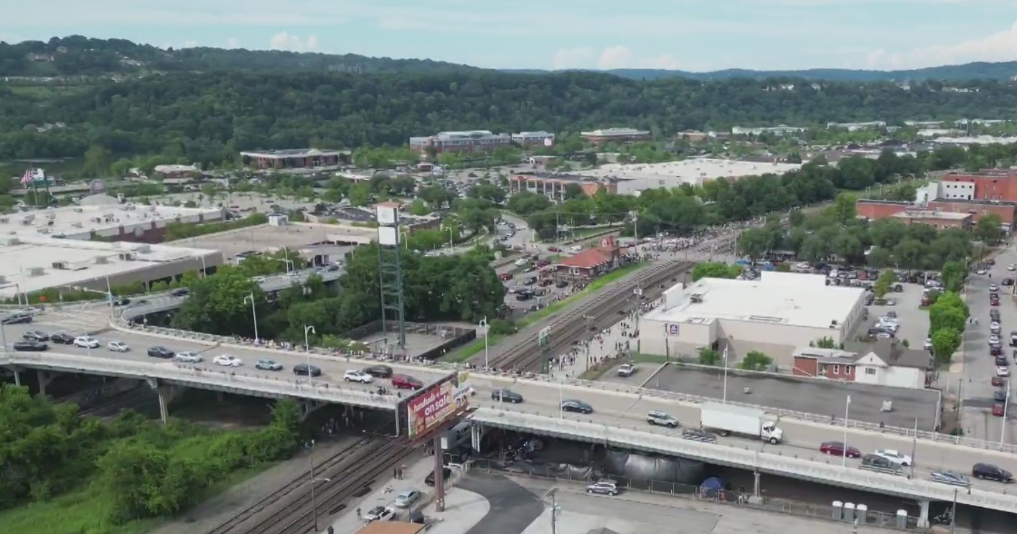 Thousands view Big Boy train in Homestead, adding to local Parkway East detour traffic
