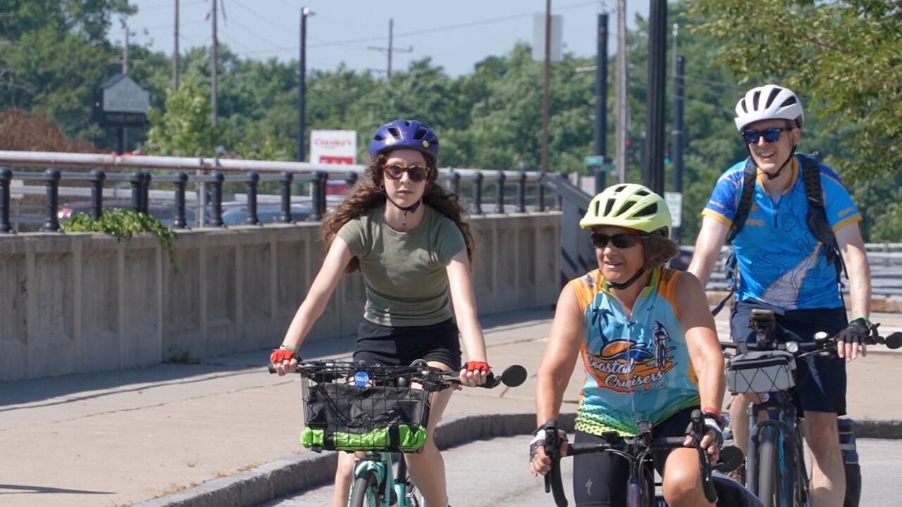 ERIE CANAL BIKE TOUR ZORA.jpg