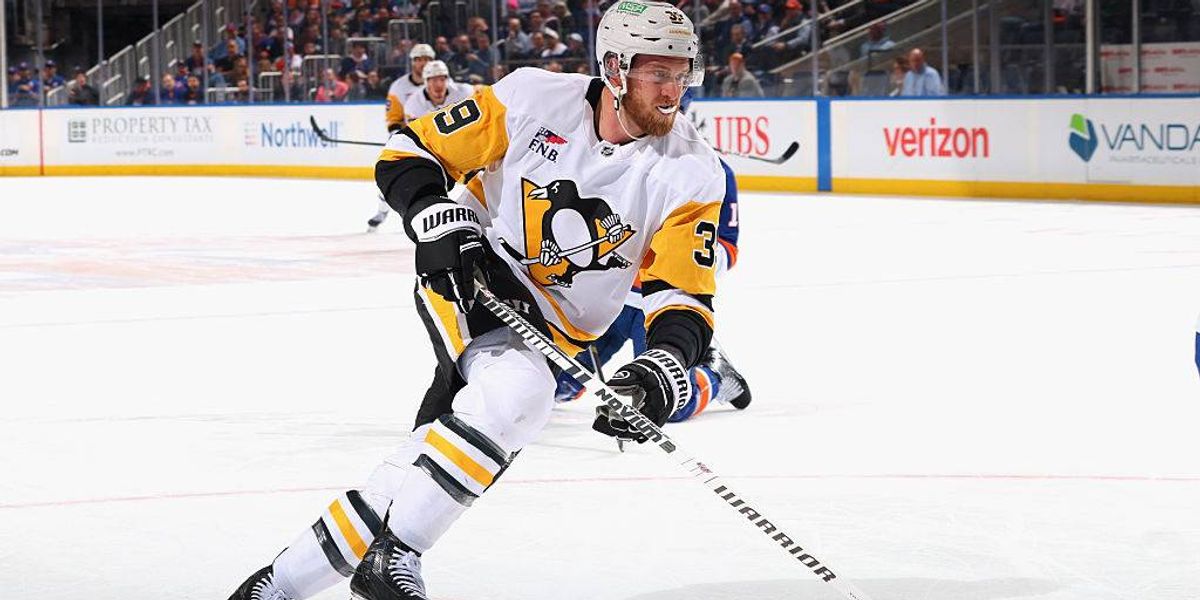 Anthony Mantha signs with the Devils