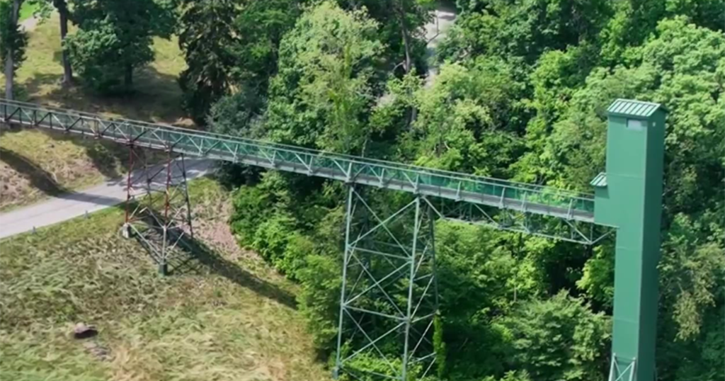 An iconic elevator awaits at the end of the Pittsburgh Field Club's 17th hole | The Elite 18