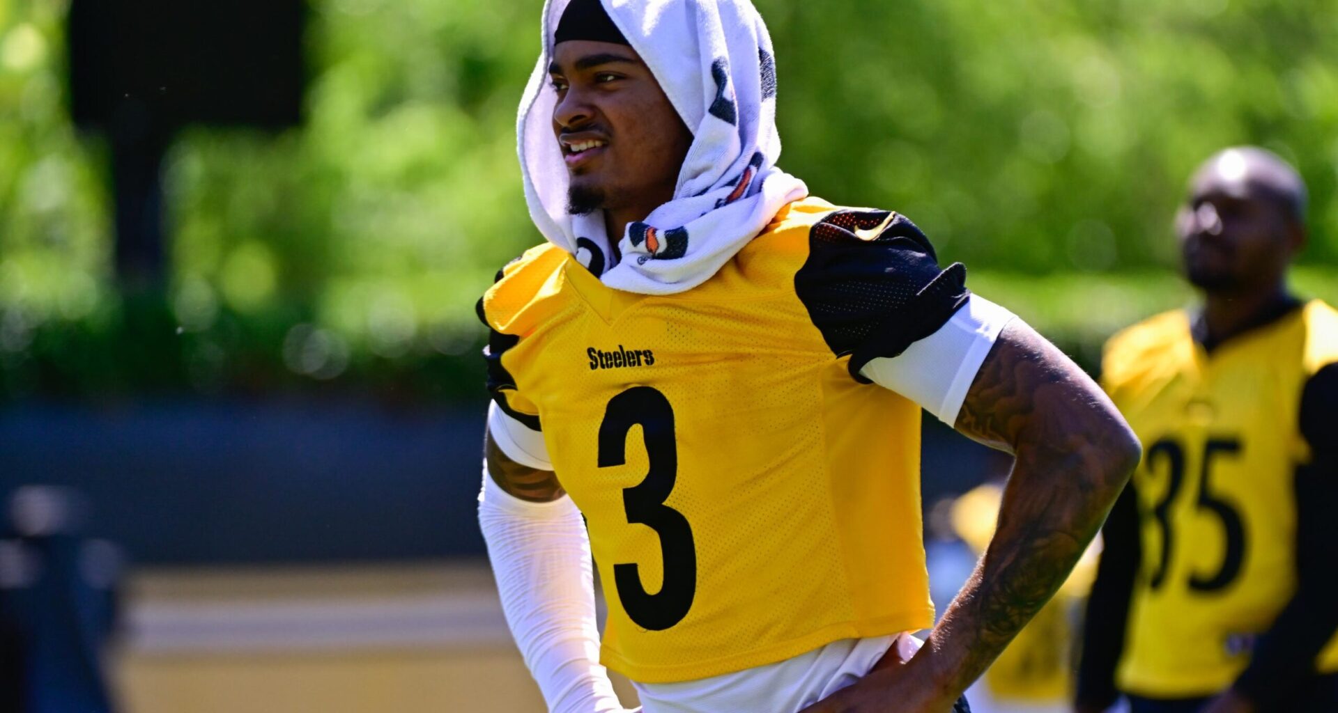Steelers Safety Jaquan Brisker Makes Impact in Pittsburgh Community
