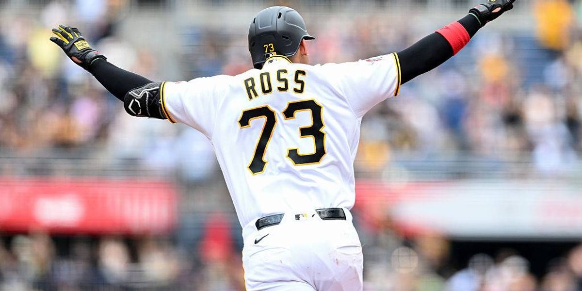 Ross never gives up, hits emotional HR in 1st MLB start