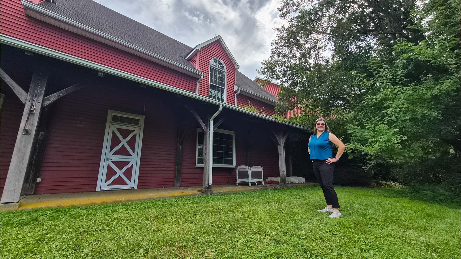 Pa. woman attempts to save the Christmas Barn in Bethlehem Township