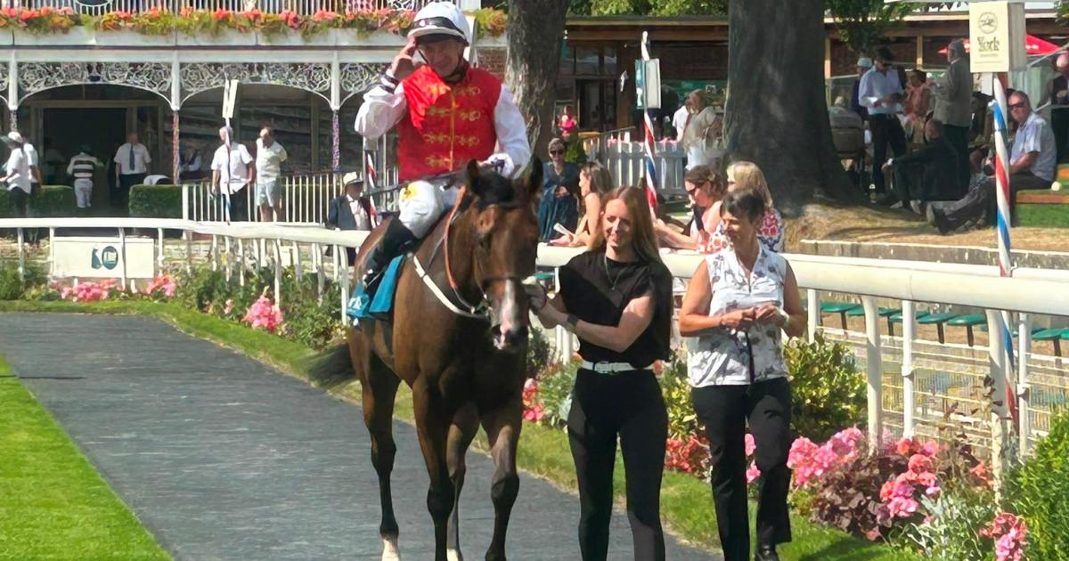 Redorange pips the rest in City Walls Stakes at York