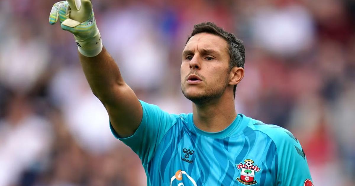 Reading academy graduate Alex McCarthy joins Leicester City