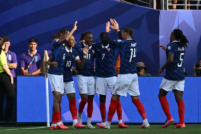 France v Sweden: Round Of 32 - FIFA World Cup 2026 EAST RUTHERFORD, NEW JERSEY - JUNE 30: Kylian Mbappe #10 of France celebrates scoring with teammates during the second half against s during a FIFA World Cup 2026 Round Of 32 match at New York New Jersey Stadium on June 30, 2026 in East Rutherford, New Jersey. (Photo by Howard Smith/ISI Photos/ISI Photos via Getty Images)