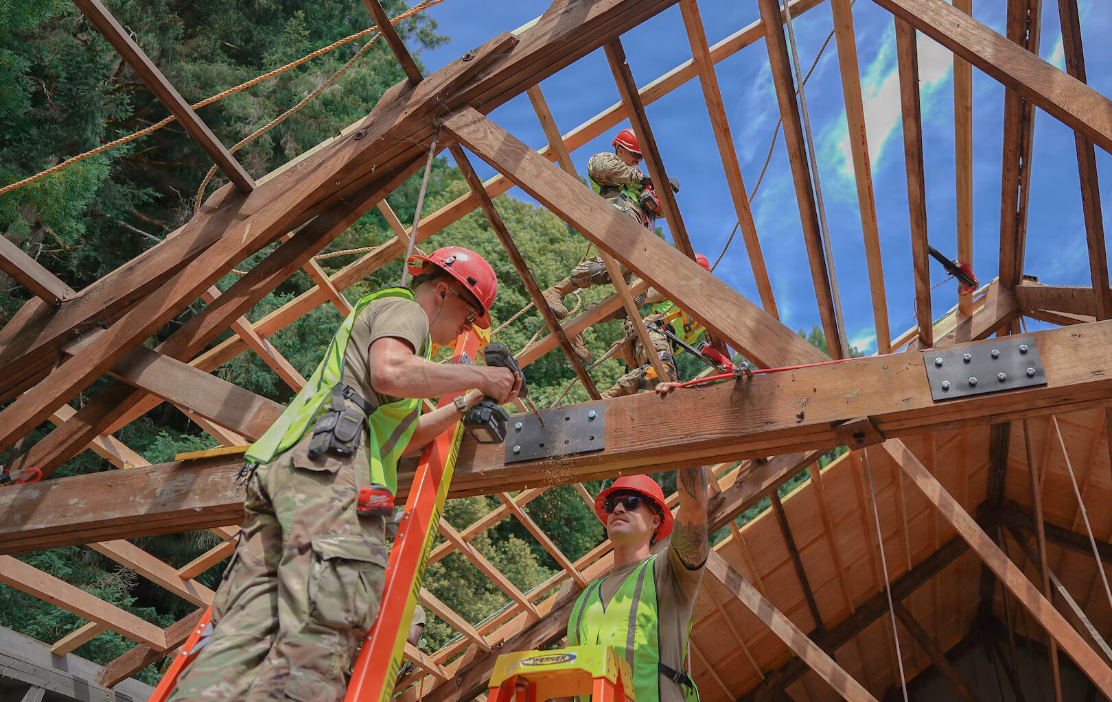 Pennsylvania Guardsmen Strengthen Engineering Skills, Preserve Redwoods > National Guard > Article View