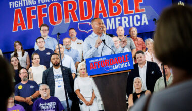 Jeffries Kicks Off Midterm Sprint With Economic Pitch
