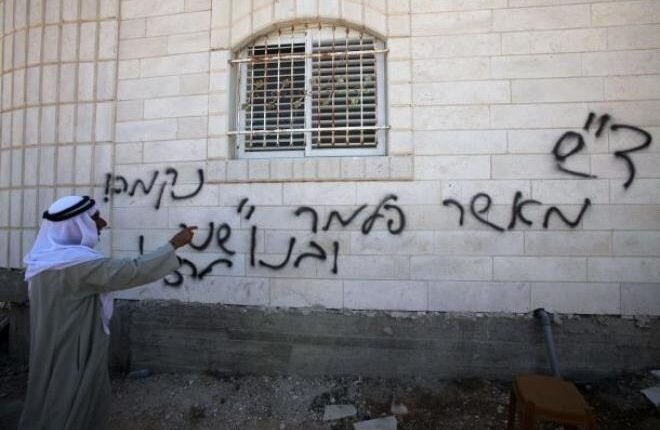 Israeli forces spray racist graffiti on Palestinian homes in Bethlehem