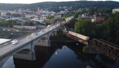 Train derails under Hill to Hill Bridge in Bethlehem | Lehigh Valley Regional News
