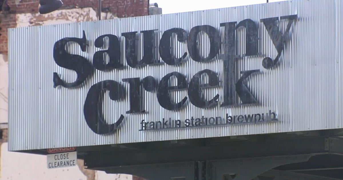 Customers enjoy last lunches at Saucony Creek Brewing with the restaurants upcoming closure | Business News