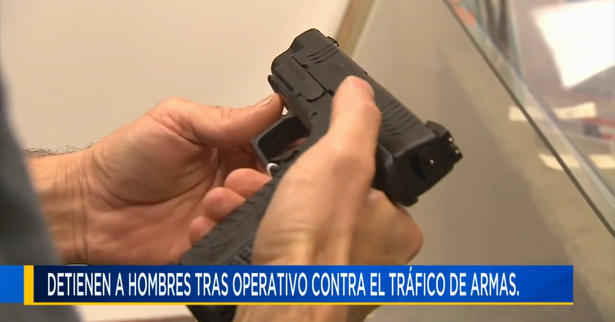 Detienen a dos hombres por presunta venta ilegal de armas | Noticias