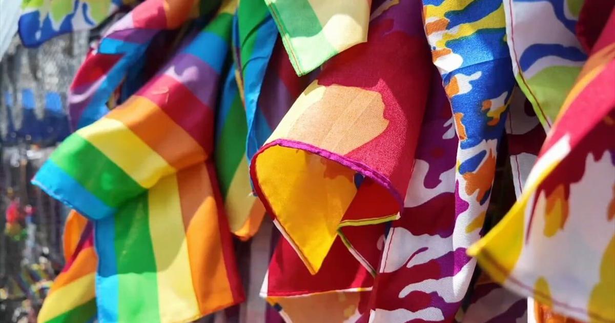 Free Mom Hugs brings comfort and support to attendees at Pride event | Berks Regional News