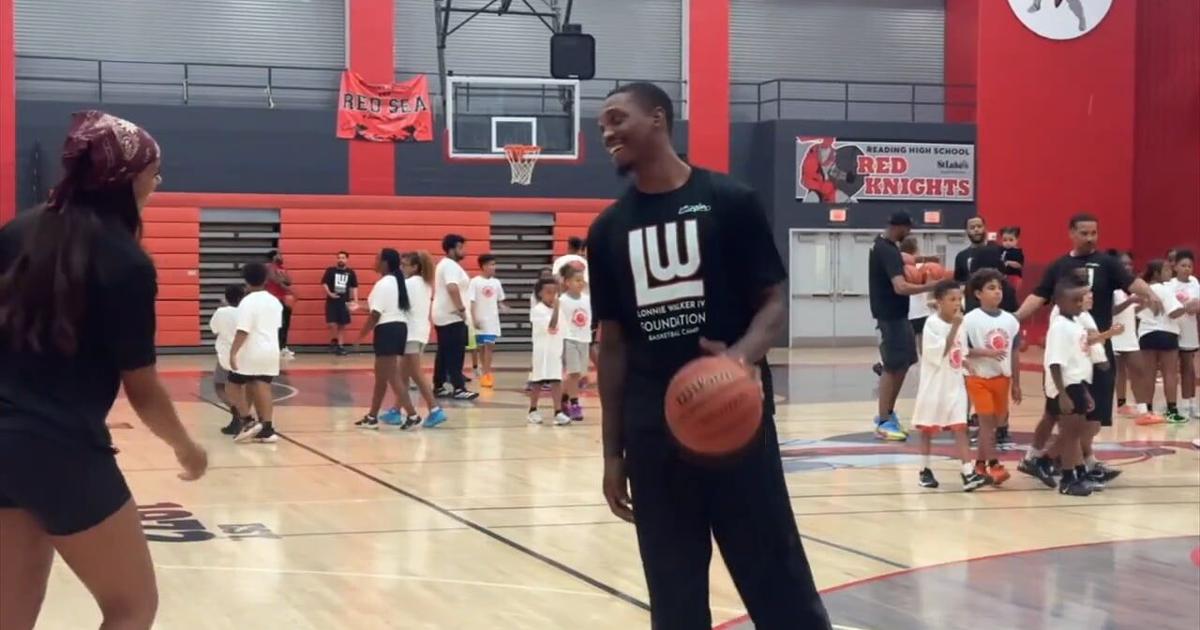 Professional basketball player Lonnie Walker hosts free summer camp for Reading youth | Reading Area
