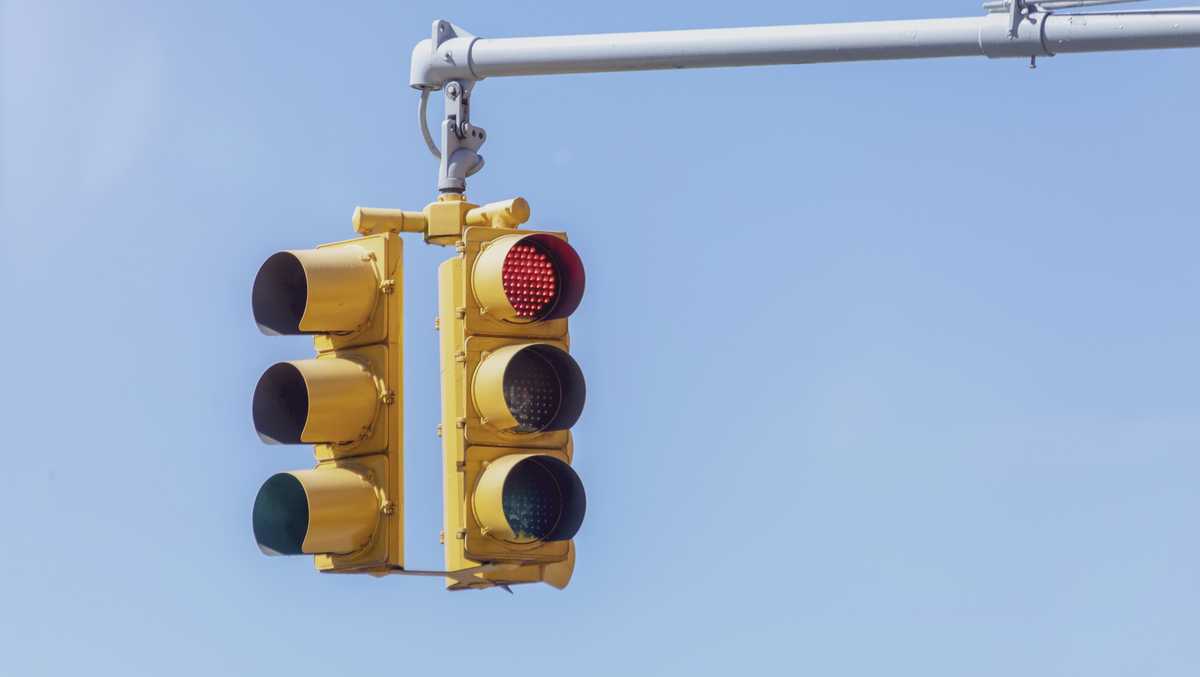 State law says drivers should treat malfunctioning traffic lights like four-way stops in Pa.