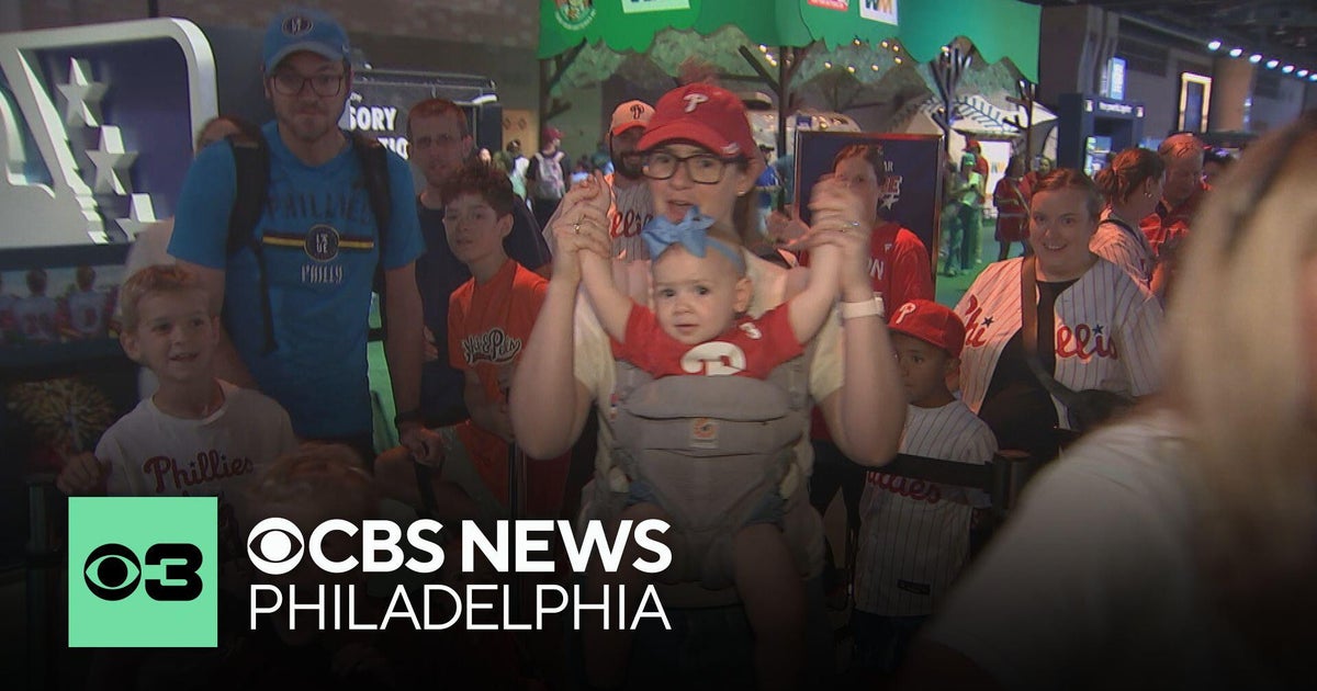 Fans fill Pennsylvania Convention Center for first day of All-Star Village in Philadelphia
