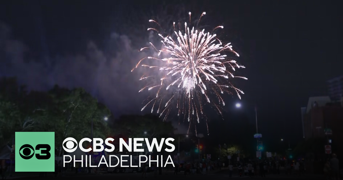 Despite weather delays, thousands stick around for The Roots and fireworks in Philly on July 4th