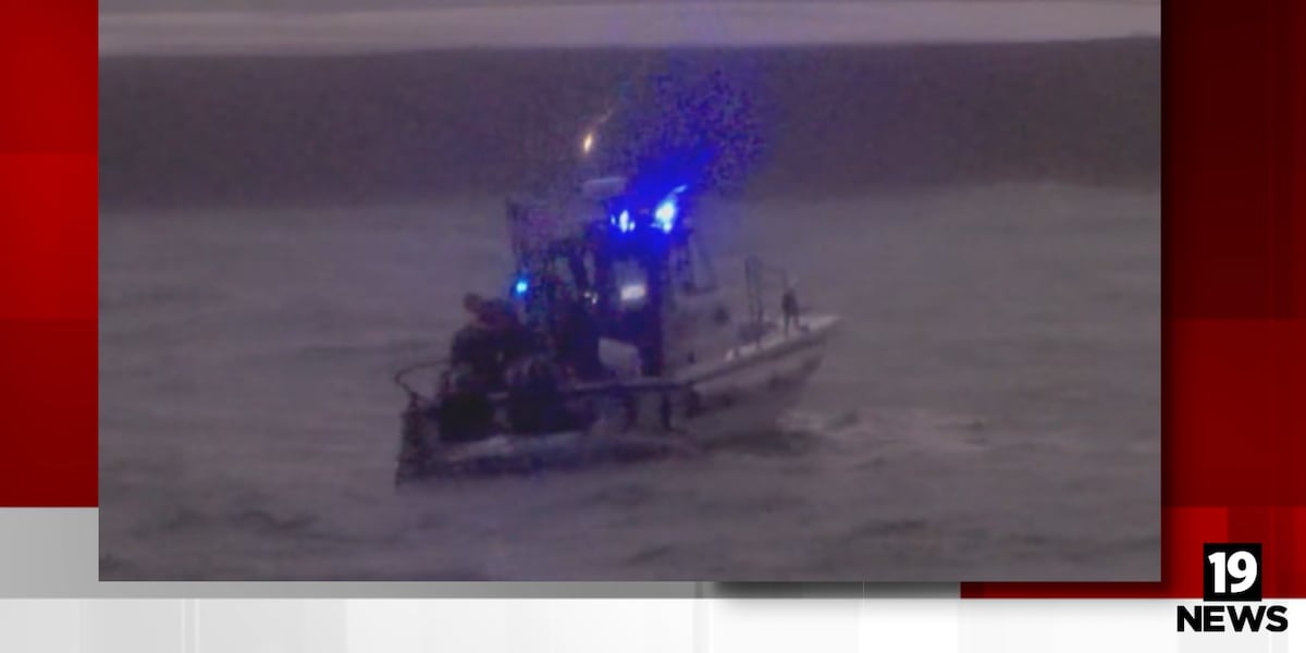 4 kayakers rescued from Lake Erie during severe weather