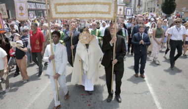 Thousands Mark Climax of National Eucharistic Pilgrimage in Solemn Mass, Procession in Philadelphia