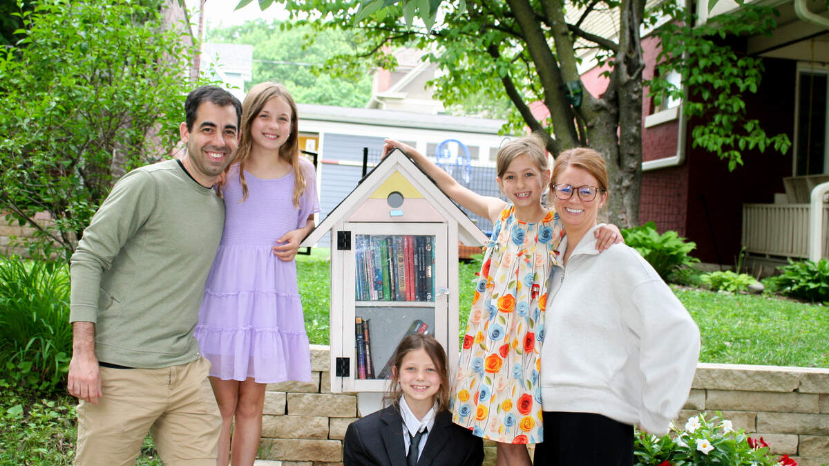 KC sisters build little libraries to promote reading