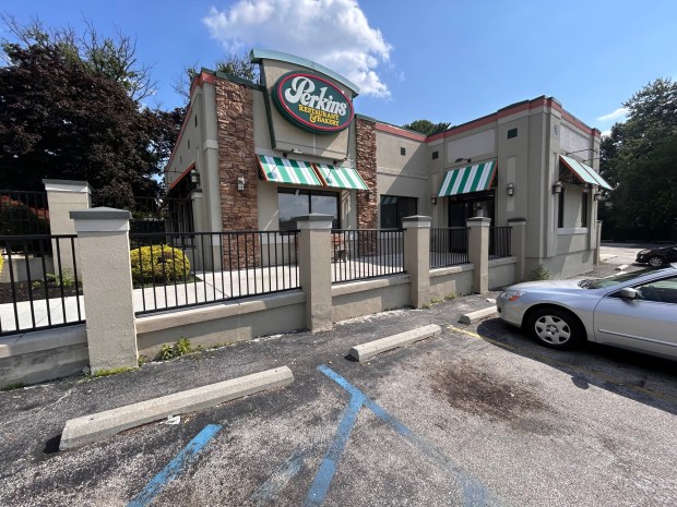 Perkins Restaurant and Bakery in Upper Darby has closed. (PETE BANNAN-DAILY TIMES)