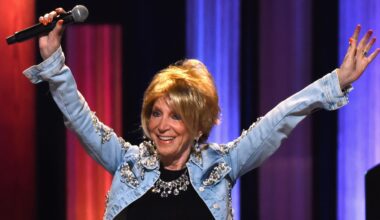Born 86 Years Ago Today in Pennsylvania, the Soulful Country Trailblazer Who Banished the Opry’s “Gingham Curtain”