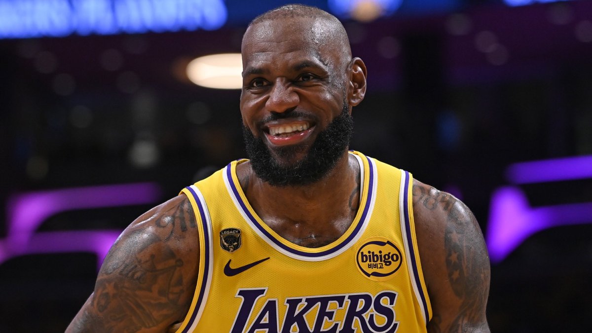 LeBron James officially signs his Sixers contract – NBC Sports Philadelphia