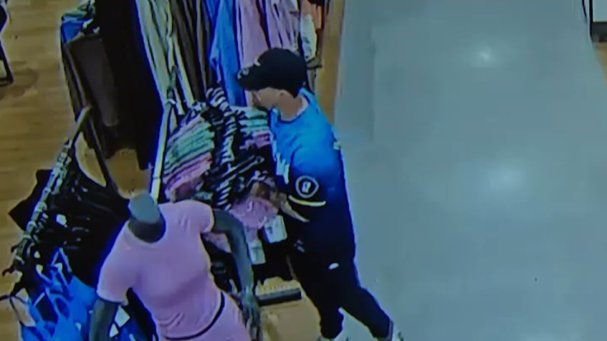 Man steals Phillies jerseys from Philly area stores, police say – NBC10 Philadelphia