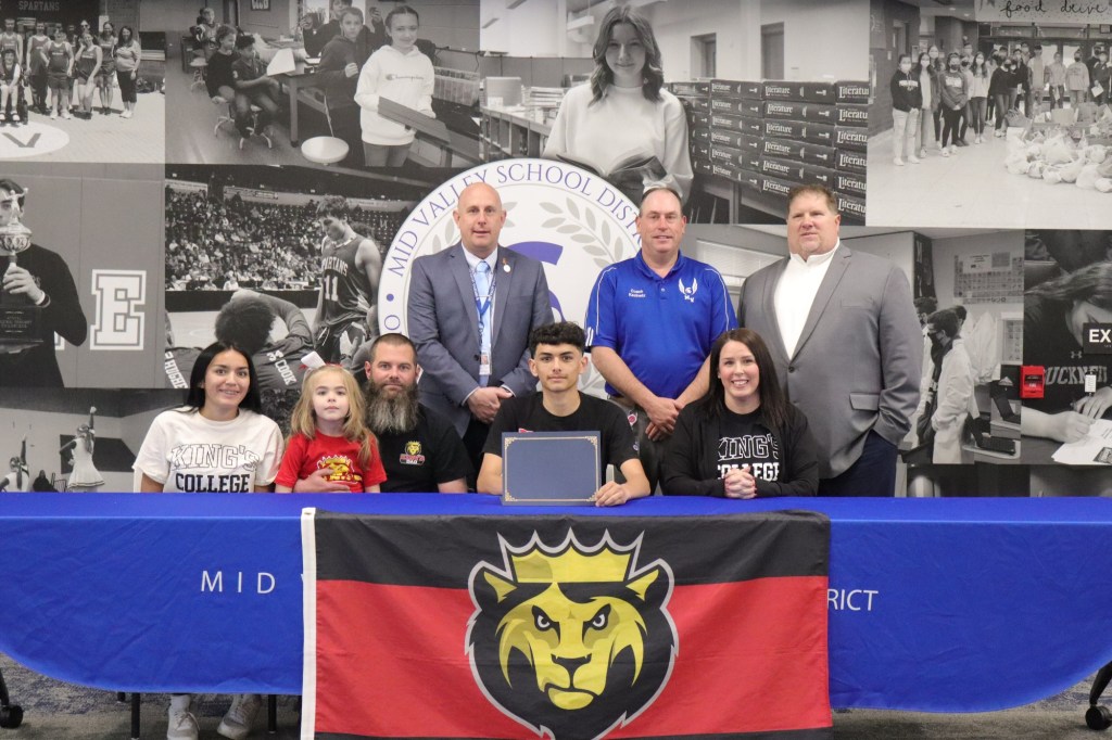 Mid Valley students sign with colleges