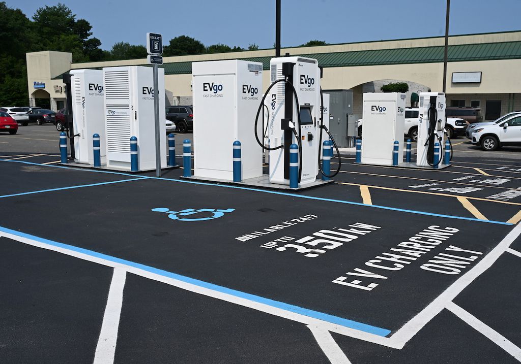 ShopRite of Daleville installs EV charging station