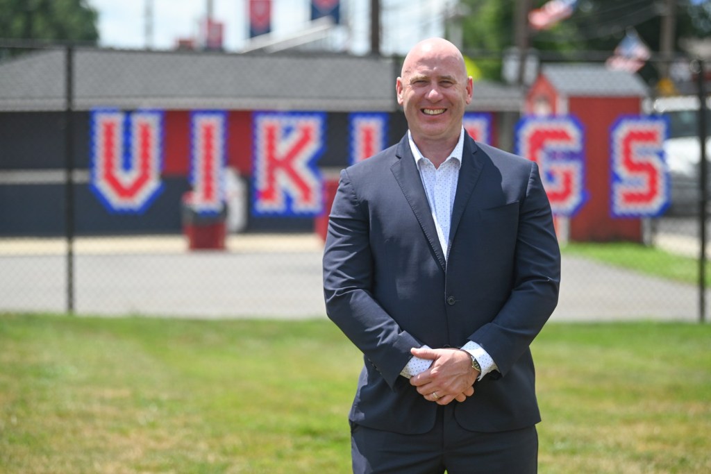 Dan Gilroy takes helm as Riverside School District superintendent