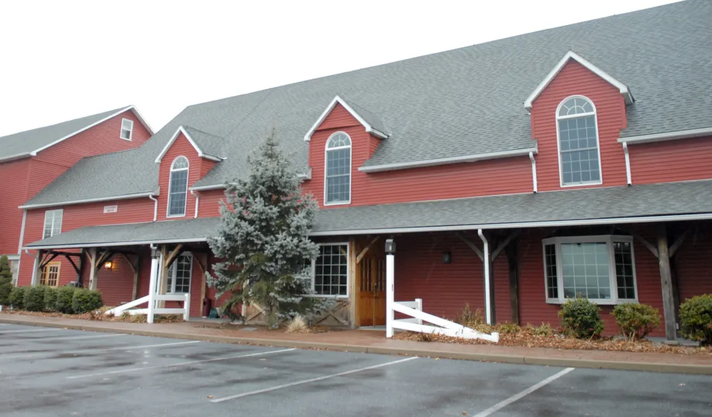 Social media influencer rallies to save Bethlehem's Christmas Barn