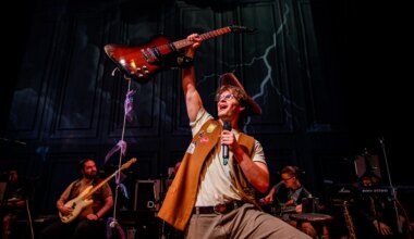 Ben Franklin as a rock star in ‘The Sound of America’ at FringeArts