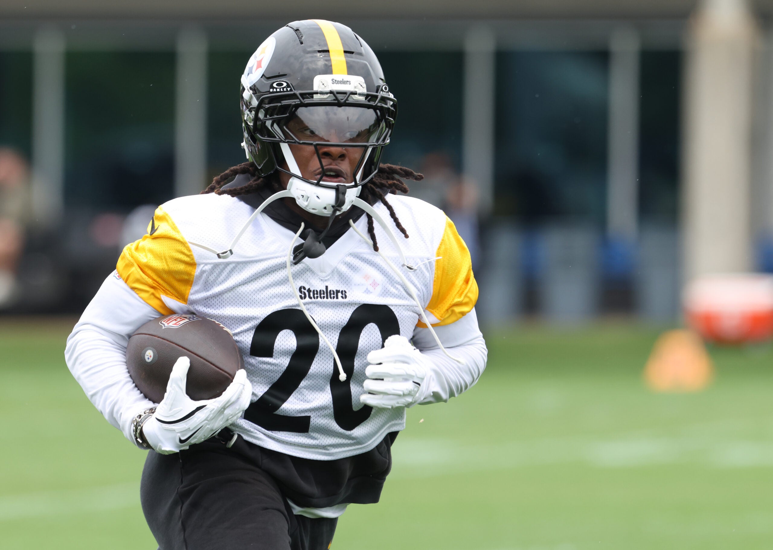 Jun 9, 2026; Pittsburgh, PA, USA; Pittsburgh Steelers running back Kaleb Johnson (20) participates in drills during Minicamp at UPMC Rooney Sports Complex.