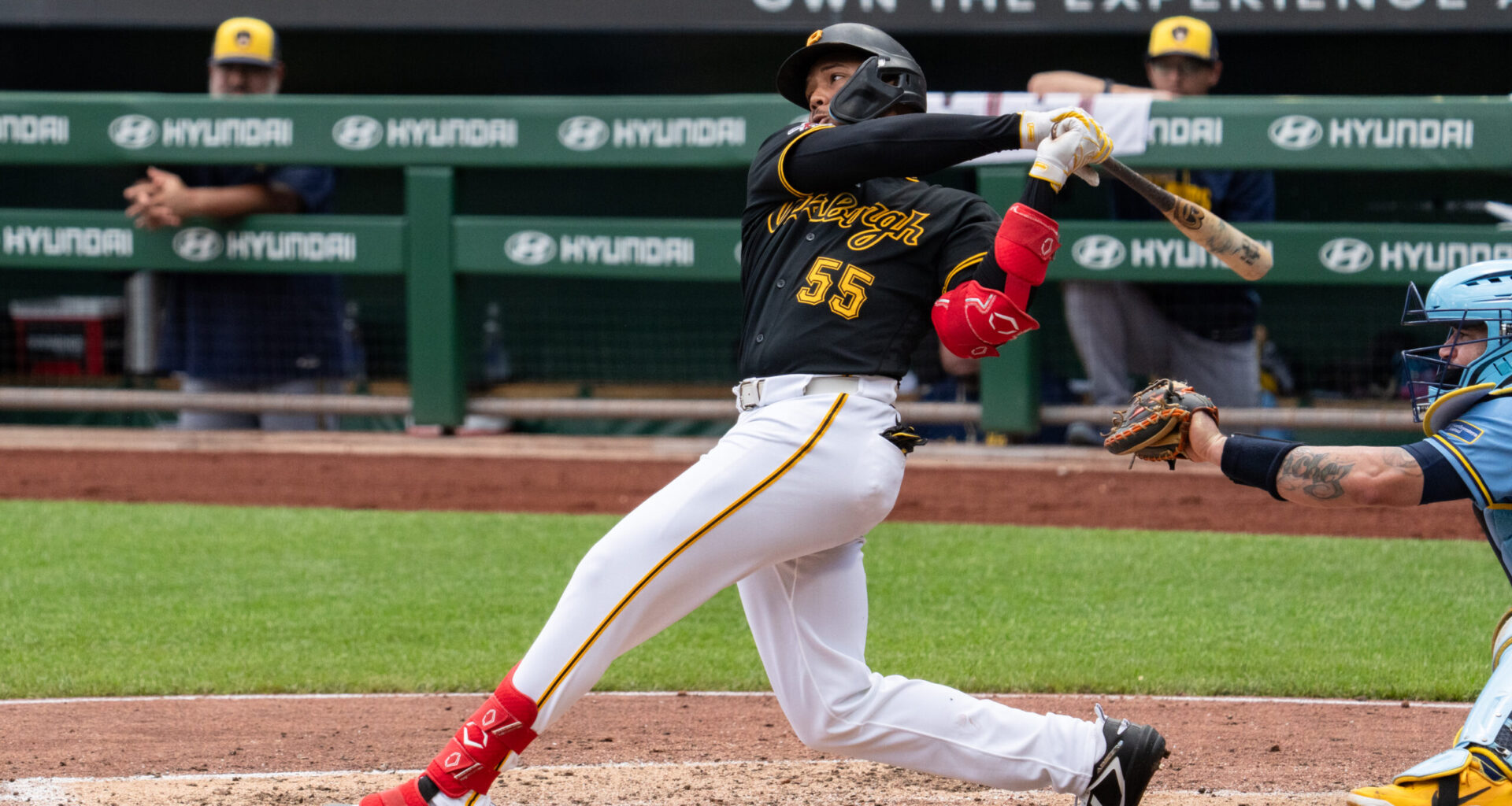 Pirates' Esmerlyn Valdez Day to Day With Hand Contusion