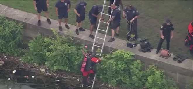 A group of bystanders, including a national rowing team member, rescued a man trapped in a sinking car in the Schuylkill River near Philadelphia over the weekend. a group of bystanders, including a national rowing team member, rescued a man trapped in a sinking car in the schuylkill river near philadelphia over the weekend.